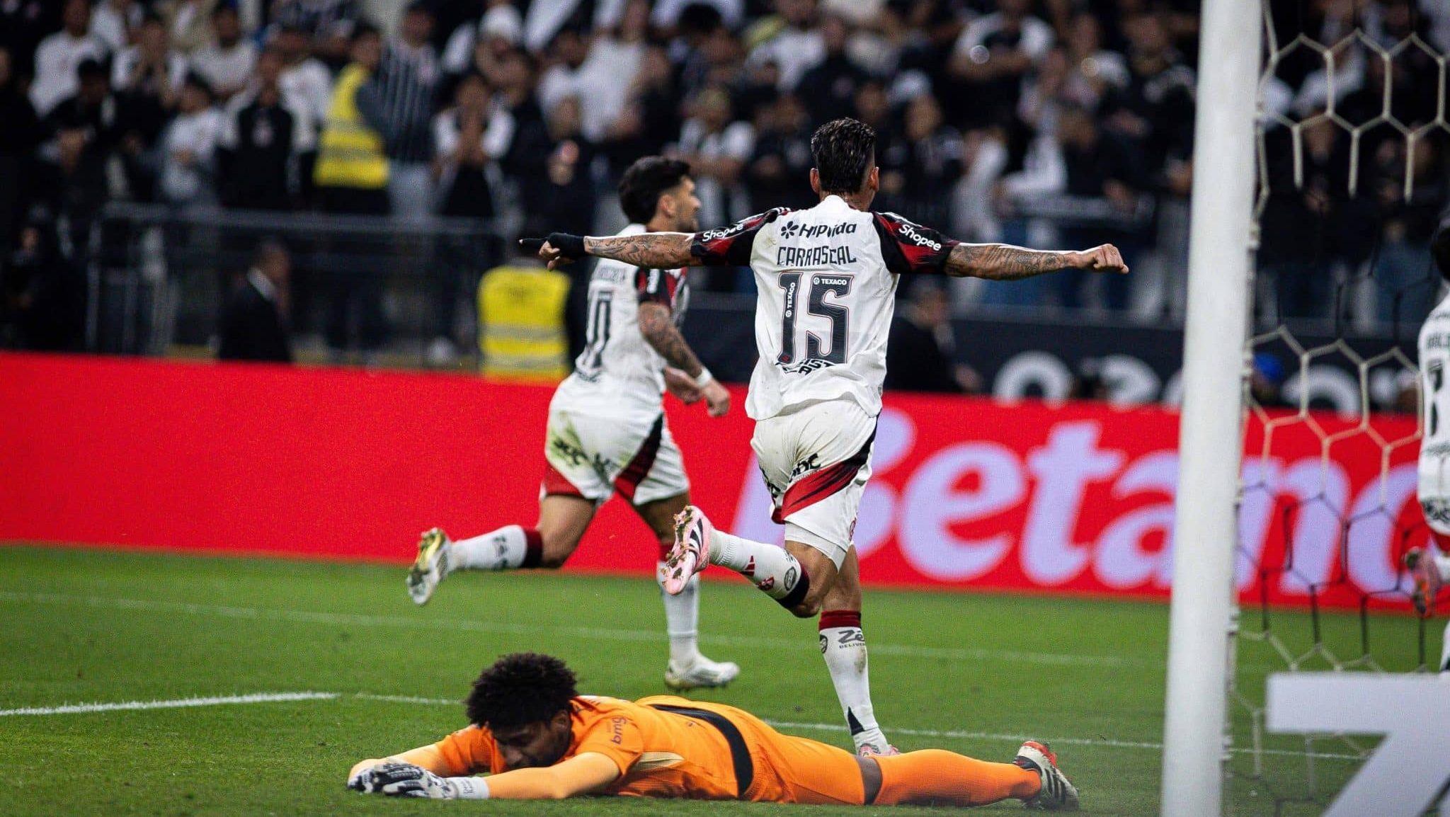 Derrota do Corinthians prova que apenas atua&ccedil;&atilde;o perfeita pode parar o Flamengo