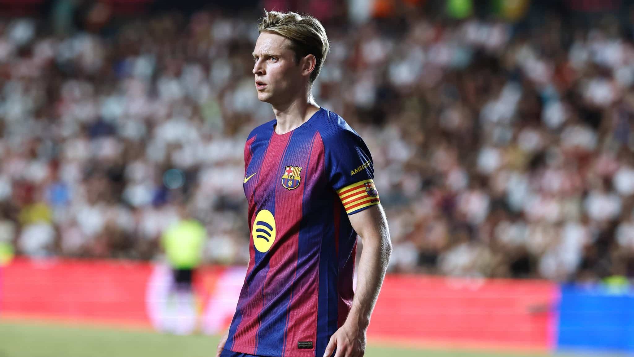 Quem &eacute; o &lsquo;novo De Jong&rsquo; disputado por Barcelona e Real Madrid no mercado?