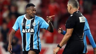 Épico! Grêmio supera erros de arbitragem e afunda Internacional no melhor jogo da rodada