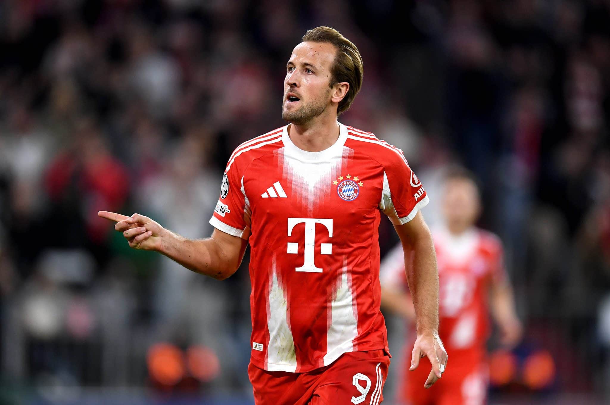 Kane celebra gol pelo Bayern