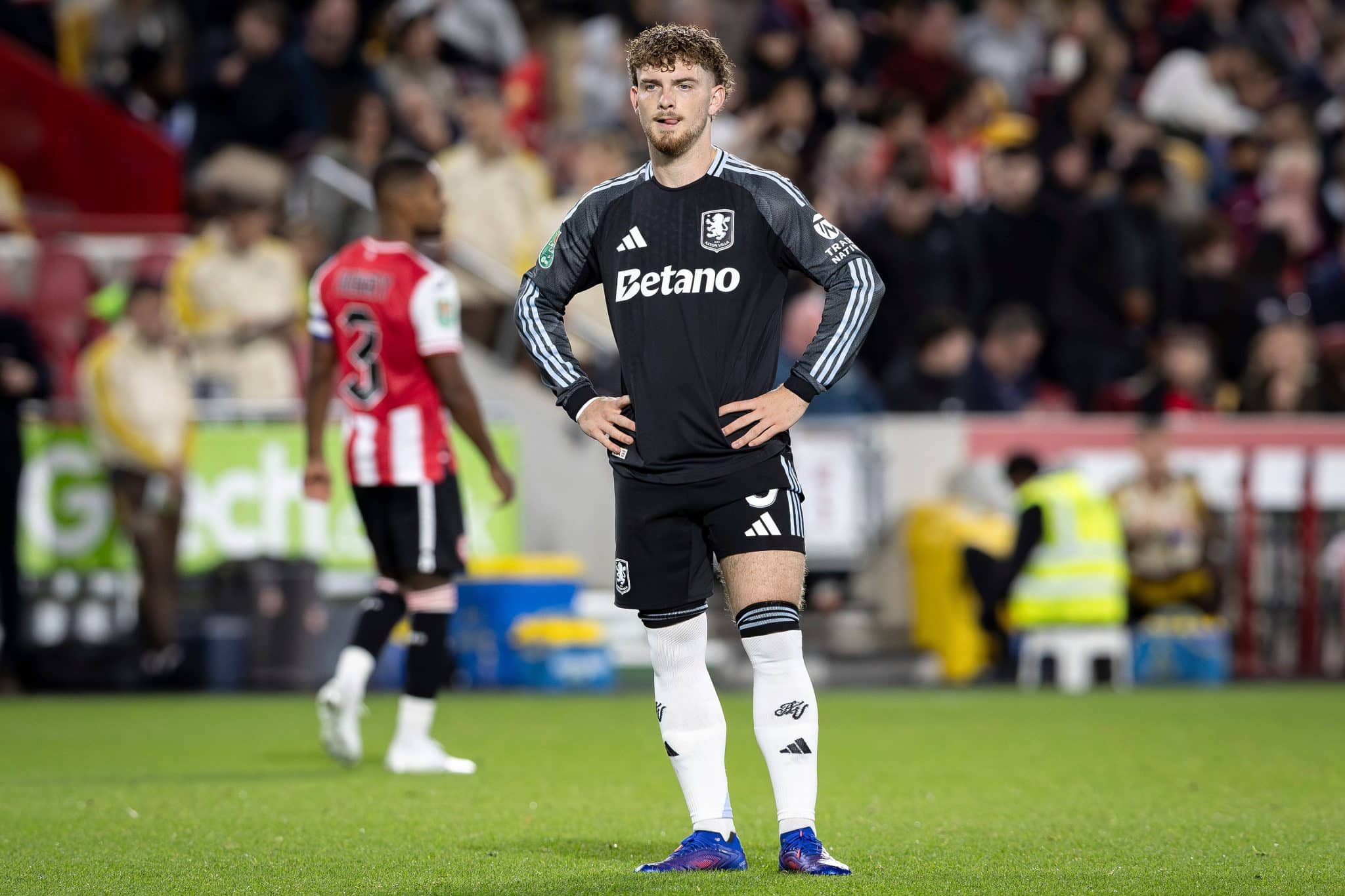 Harvey Eliott em a&ccedil;&atilde;o pelo Aston Villa