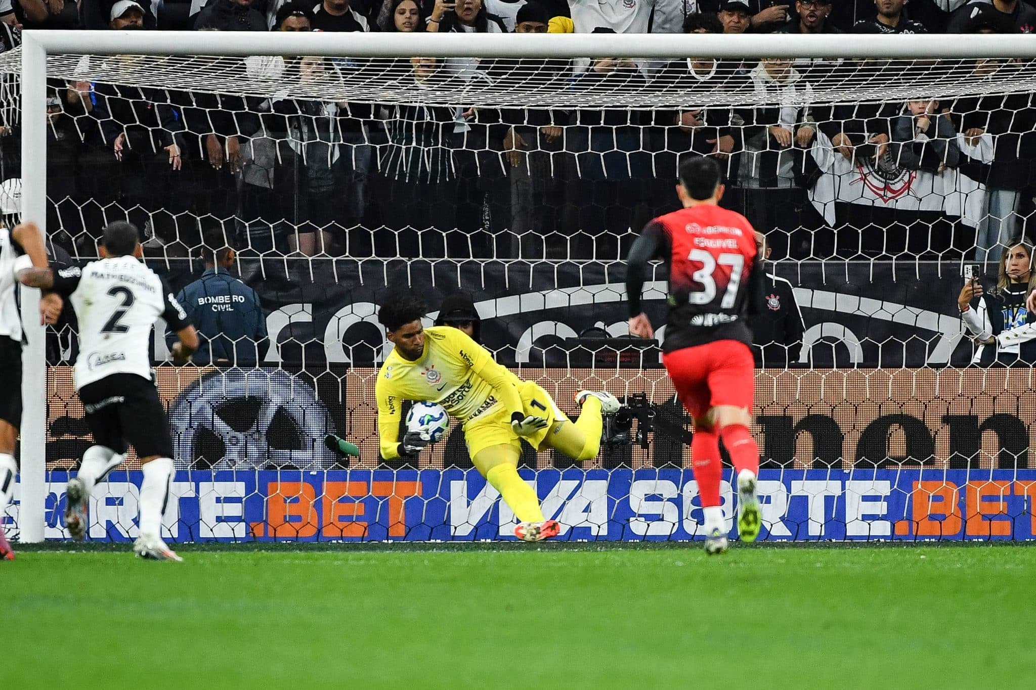 Hugo Souza Corinthians Athletico