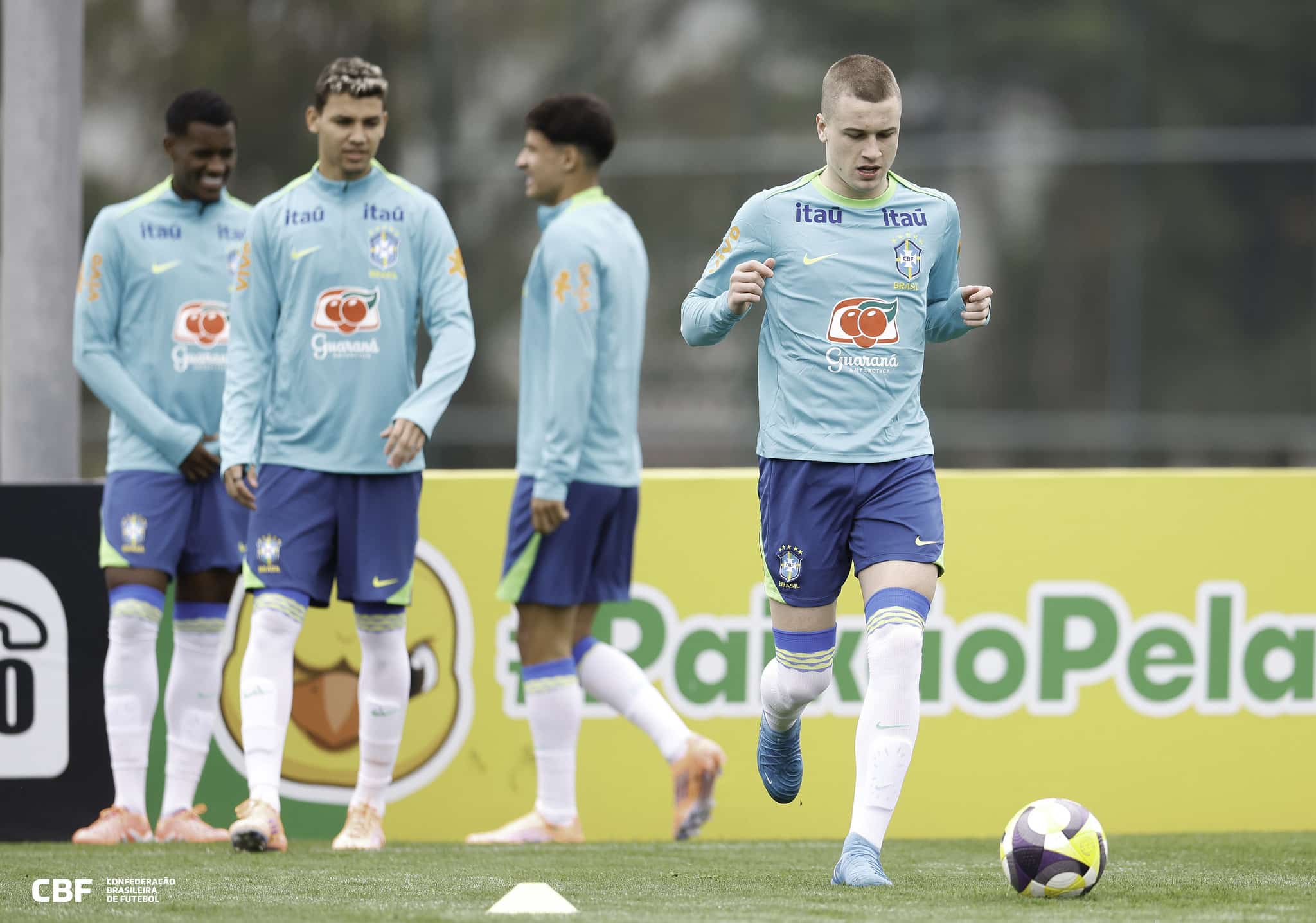 Igor Serrote, durante treino da Sele&ccedil;&atilde;o sub-20
