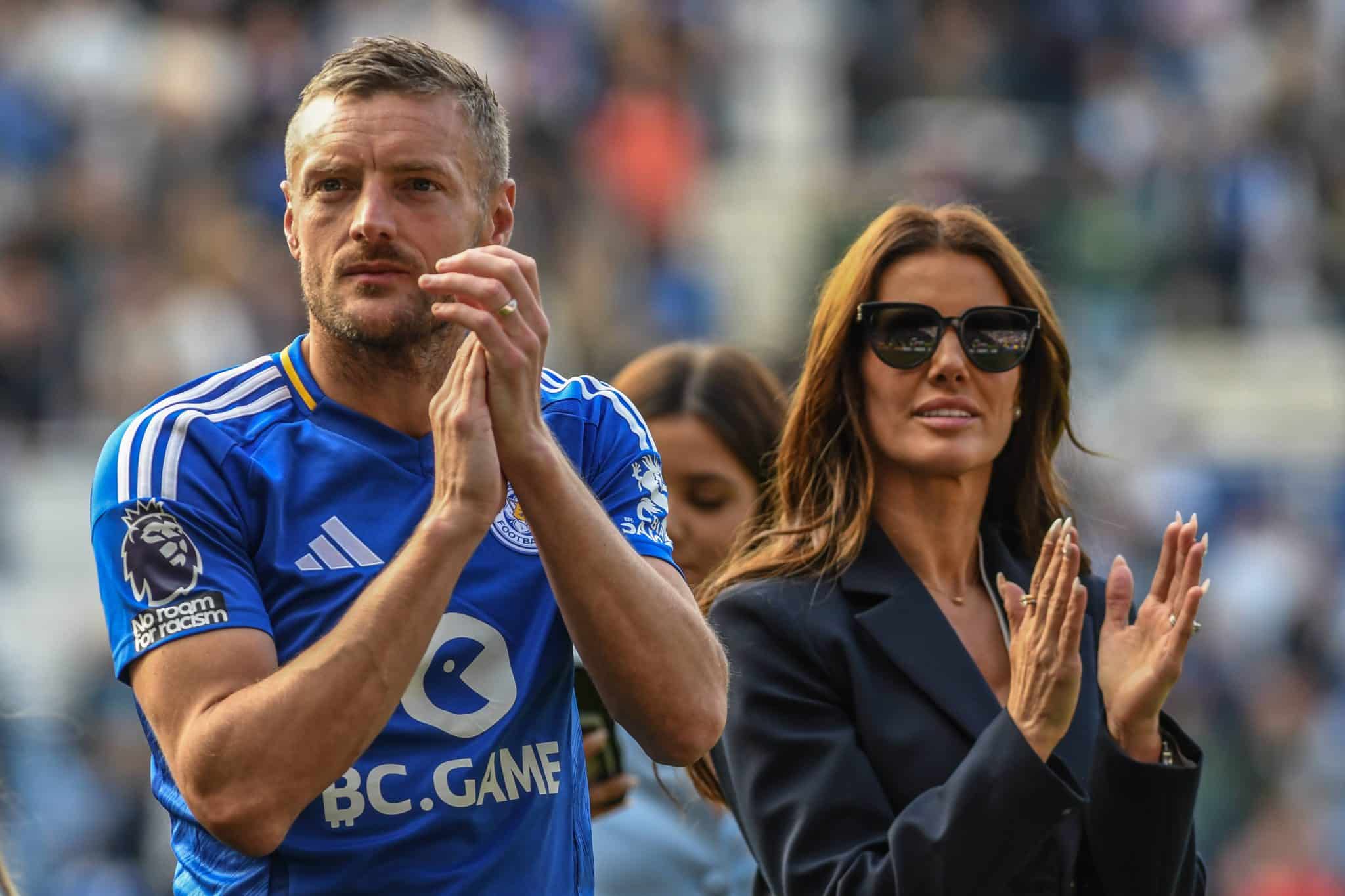 Vardy ao lado da esposa durante sua despedida do Leicester