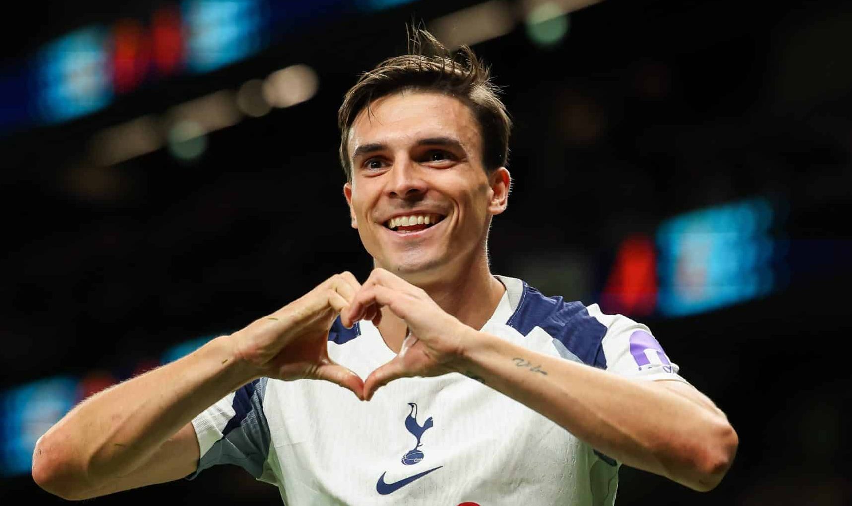 Tottenham vence com bicicleta de refugo do Bayern, que reafirma volta por cima na Inglaterra