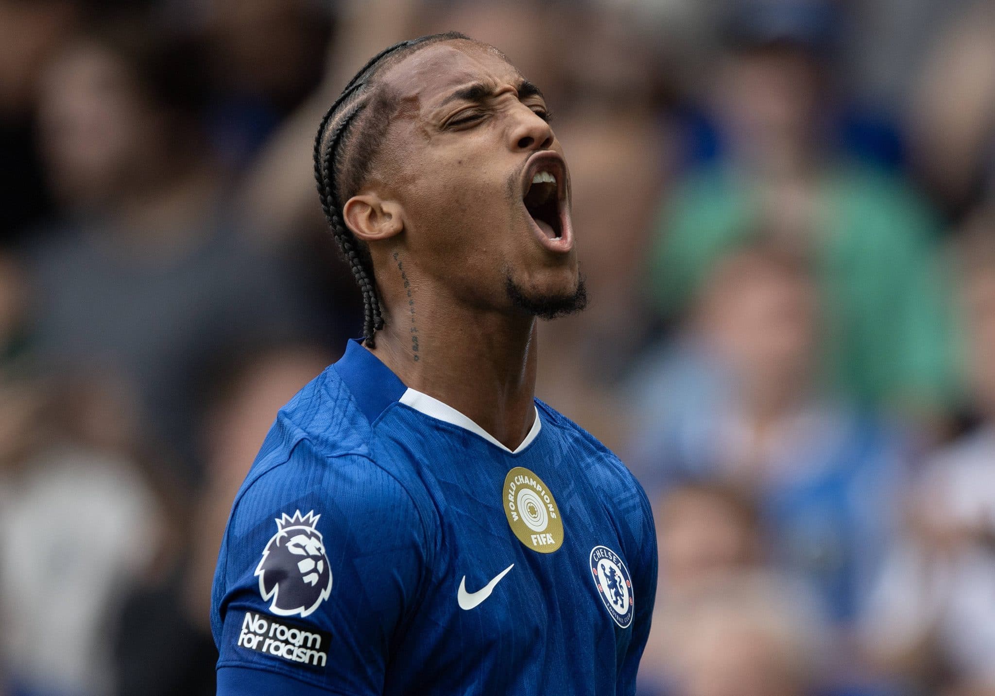 Jo&atilde;o Pedro j&aacute; soma cinco gols pelo Chelsea