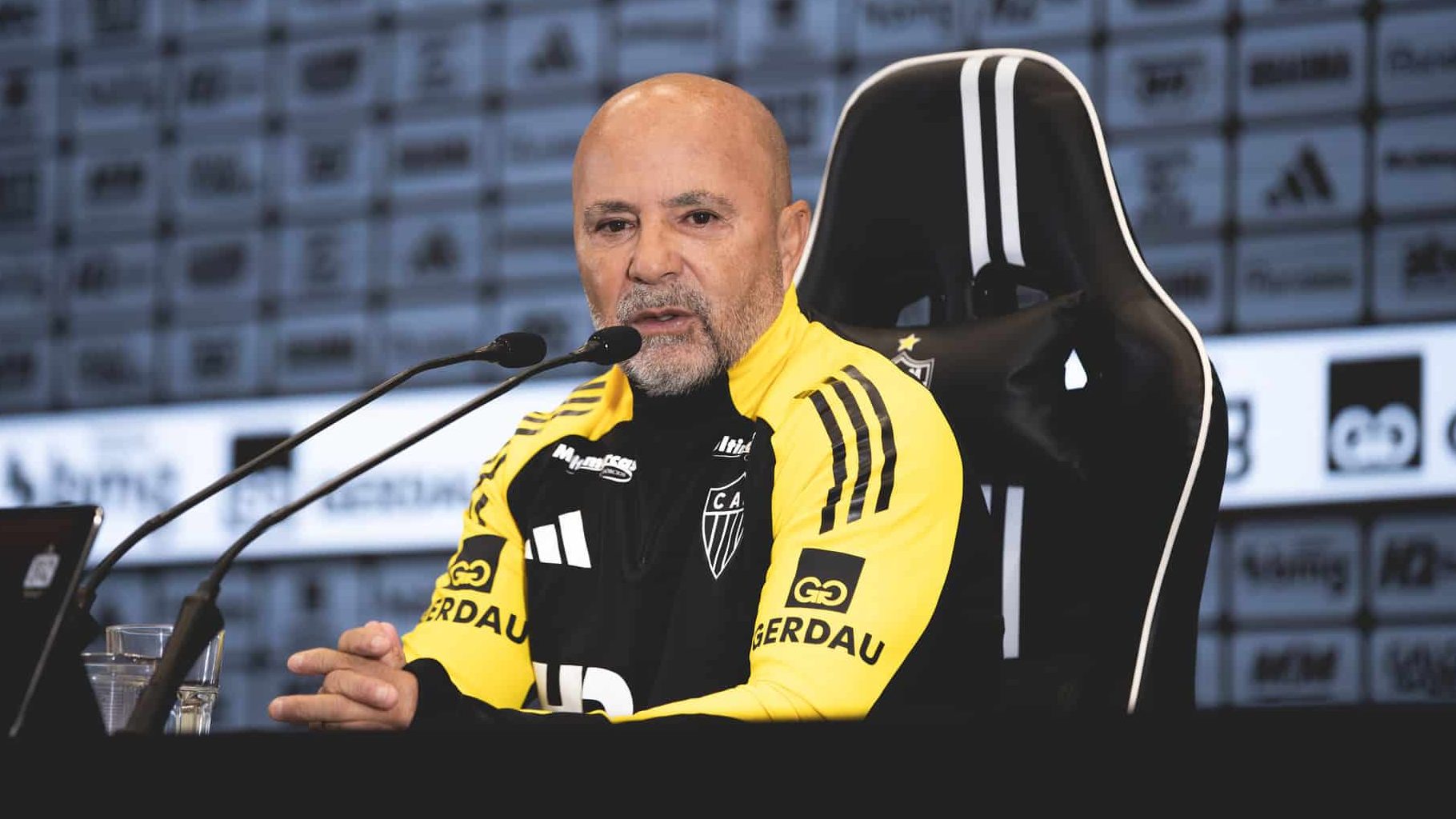 Antes de Sampaoli, Atl&eacute;tico-MG ofereceu contrato multimilion&aacute;rio a t&eacute;cnico de LaLiga 2