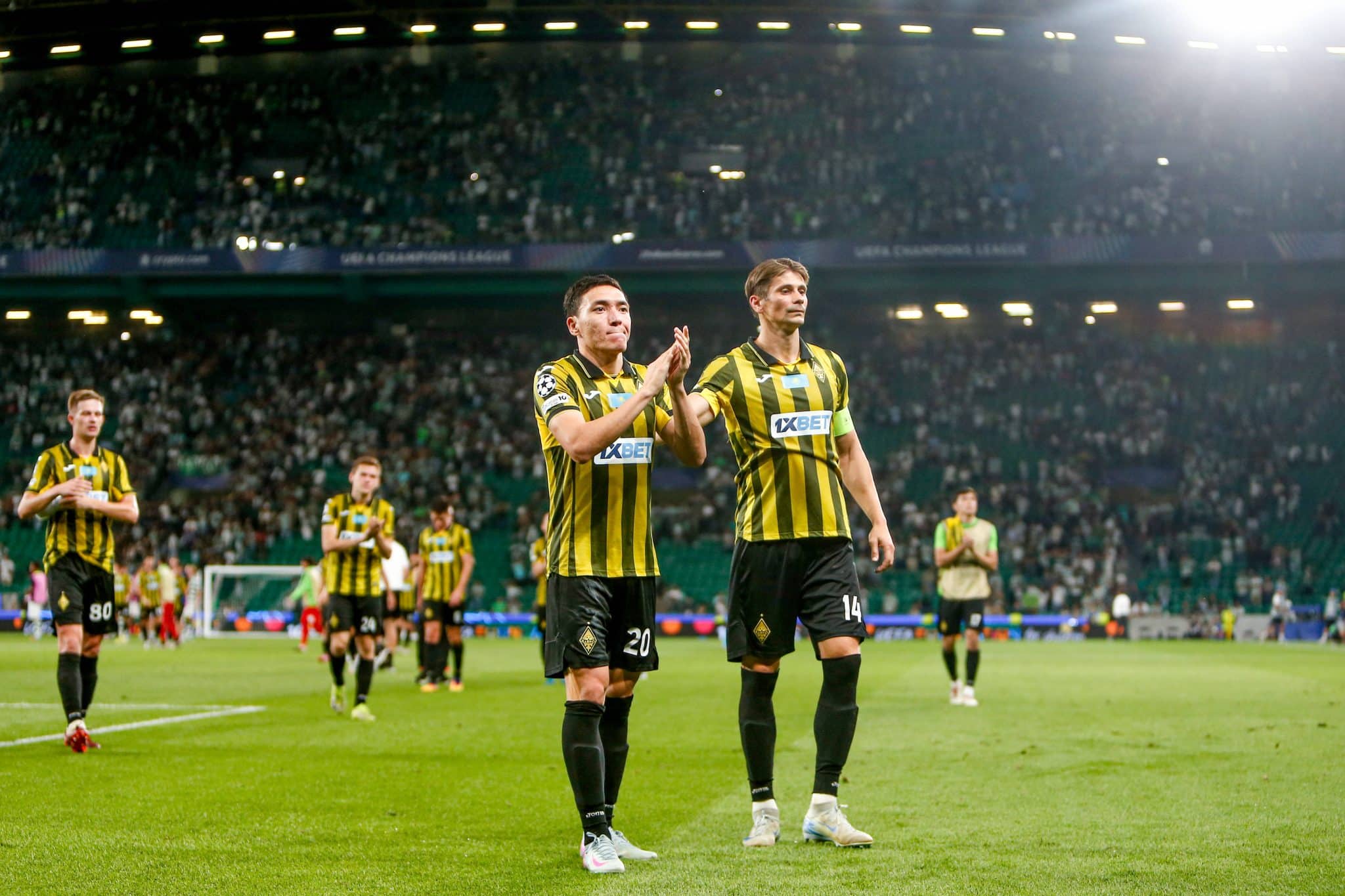 Kairat Almaty durante estreia na Champions League (Foto: Imago)