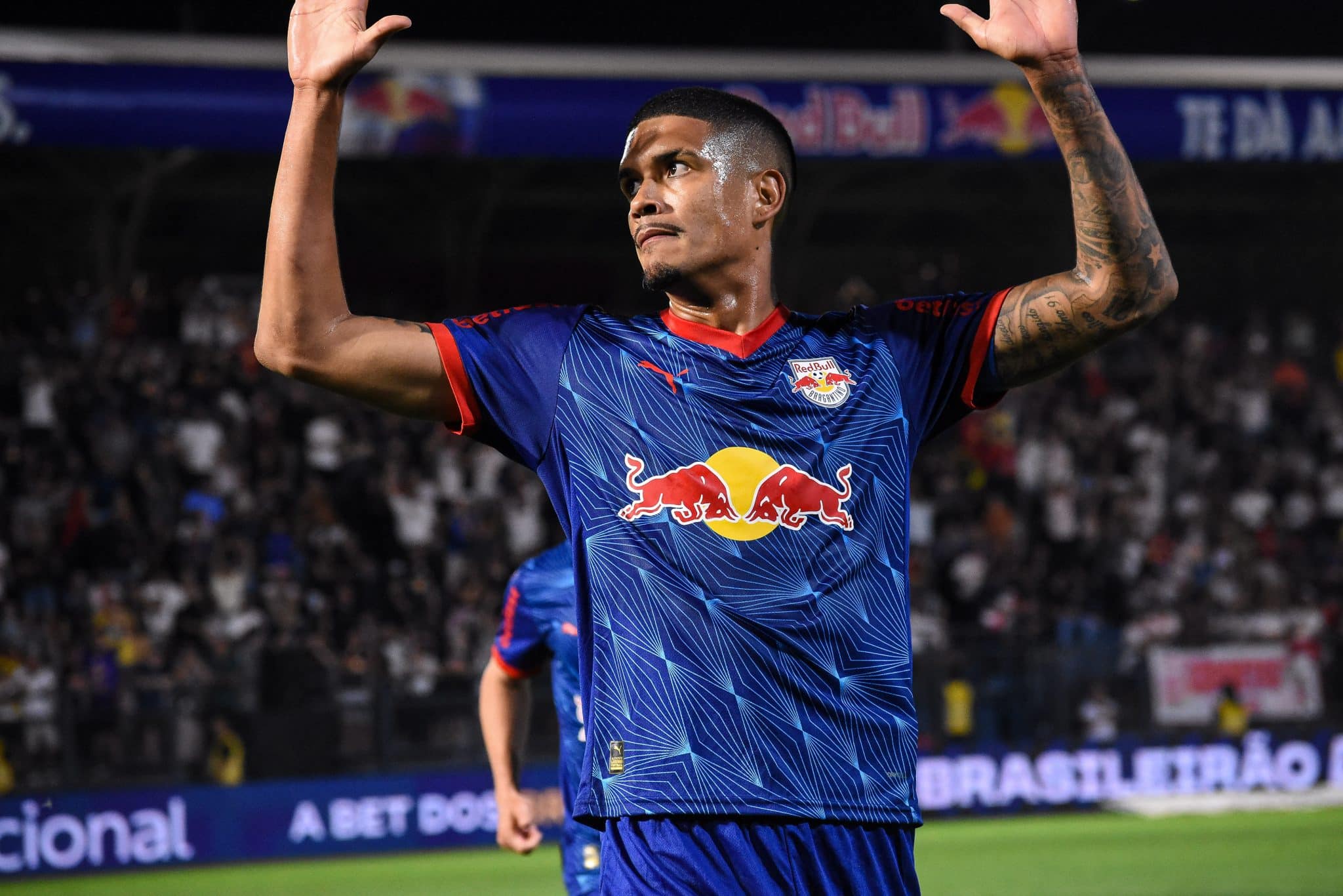 Lucas Barbosa marcou o primeiro gol da partida contra o Santos