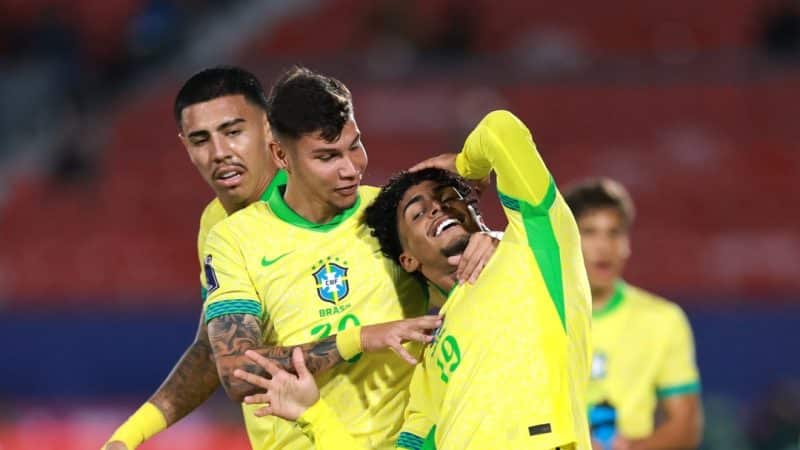 Joias do Palmeiras salvam Brasil em empate cheio de problemas na estreia no Mundial