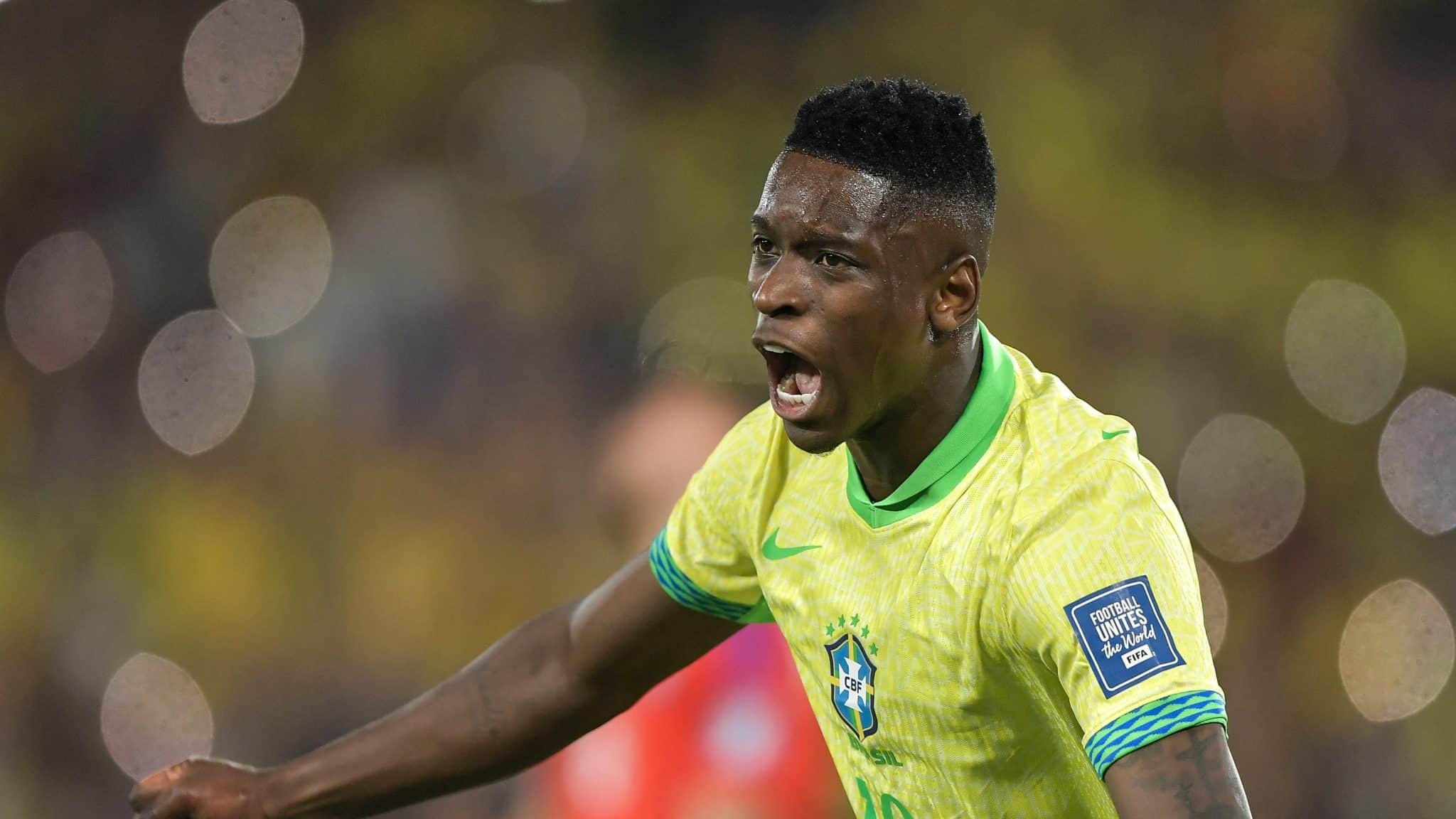 Luiz Henrique comemora gol marcado por Bruno Guimar&atilde;es (Foto: Iconsport)