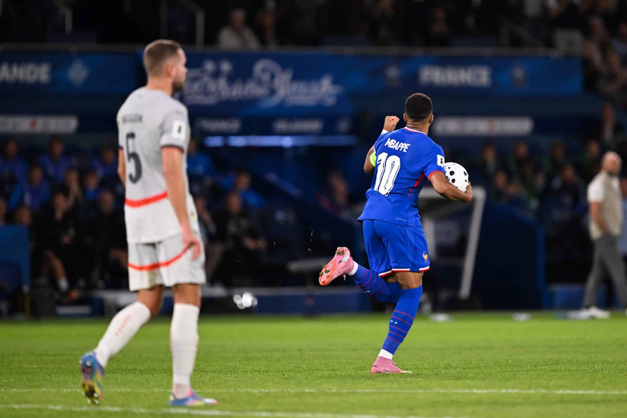 Mbapp&eacute; comemora gol da Fran&ccedil;a