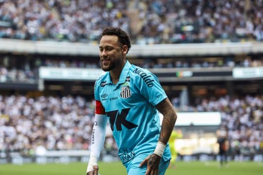 Duelo de besteiras entre Z&eacute; Ivaldo e Lyanco ofusca tarde ruim de Neymar em Galo x Santos