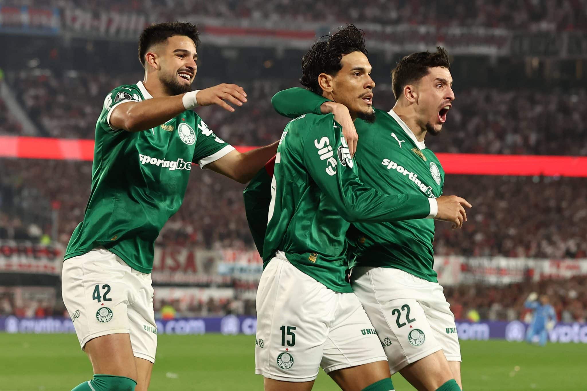 Gustavo G&oacute;mez comemora gol