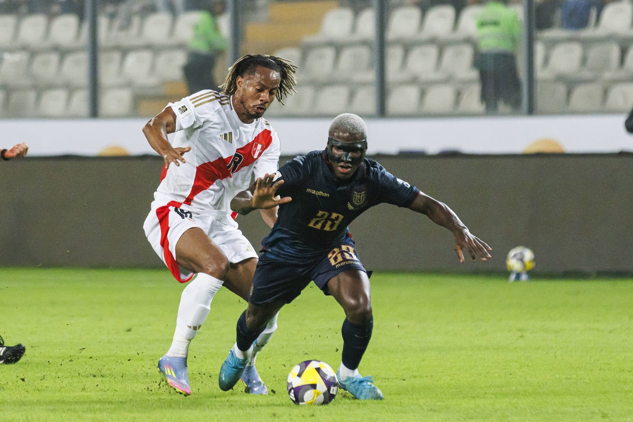 Carrillo em partida pela sele&ccedil;&atilde;o peruana