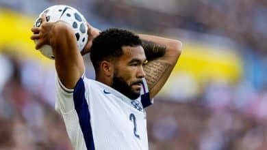 &lsquo;Lateral longo est&aacute; de volta&rsquo;: T&eacute;cnico da Inglaterra cobra resgate &agrave;s ra&iacute;zes para Copa do Mundo