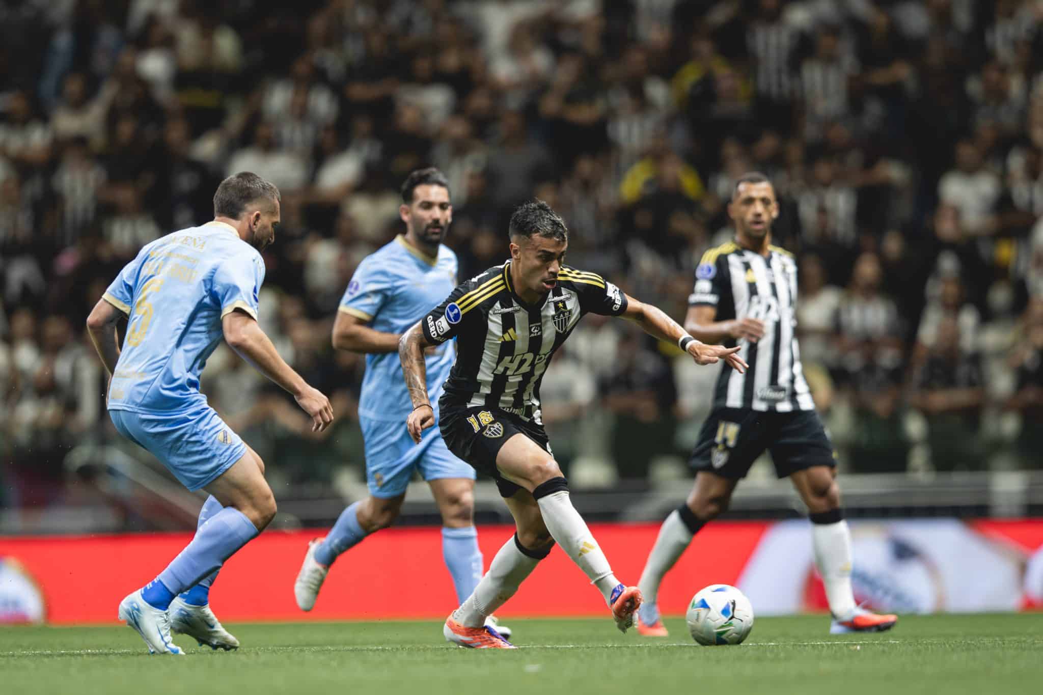 Reinier em a&ccedil;&atilde;o no jogo entre Atl&eacute;tico Mineiro e Bol&iacute;via