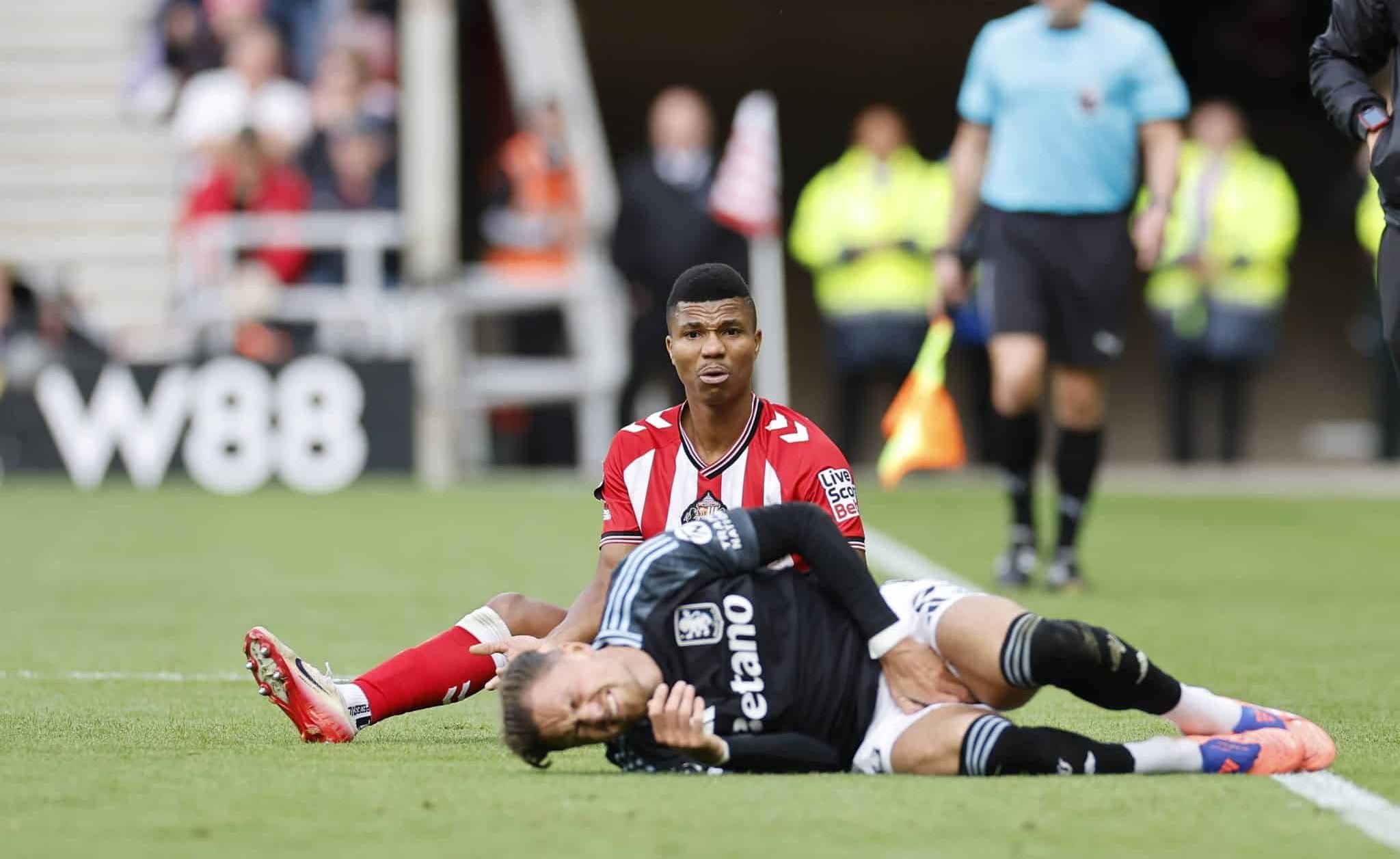 Aston Villa n&atilde;o vence mesmo com expuls&atilde;o &lsquo;matando&rsquo; talento do Sunderland e entristecendo jogo
