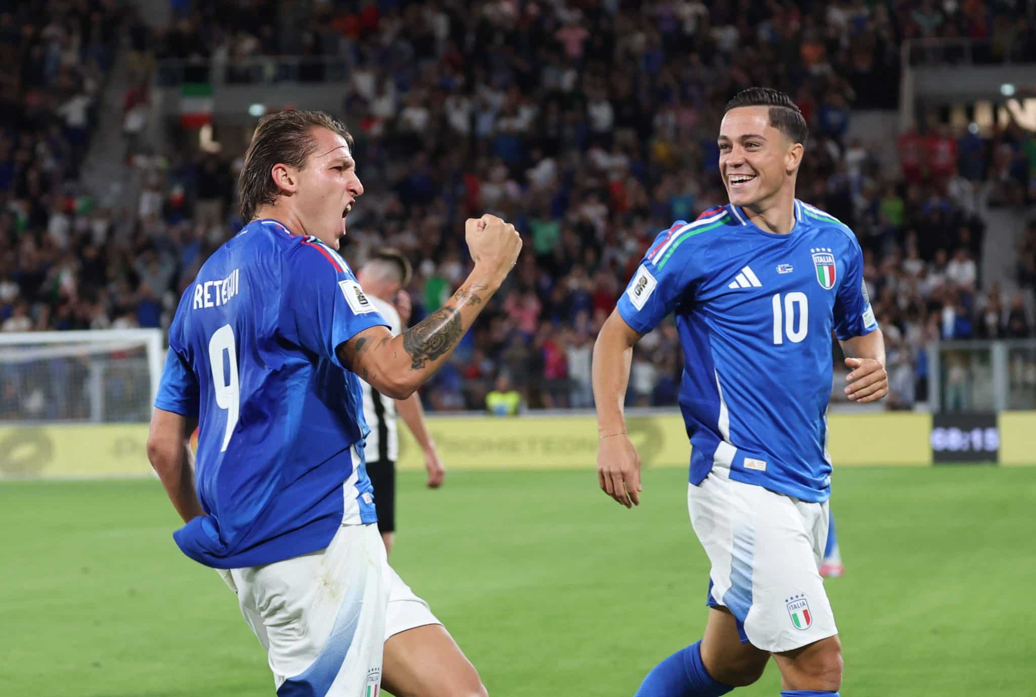 Retegui celebra gol pela It&aacute;lia