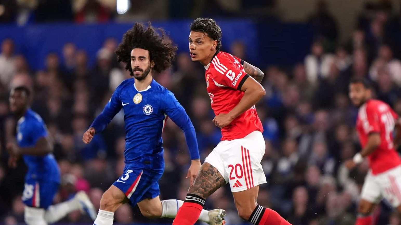 Com lamban&ccedil;a de ex-Palmeiras, Chelsea faz m&iacute;nimo para vencer Benfica na Champions