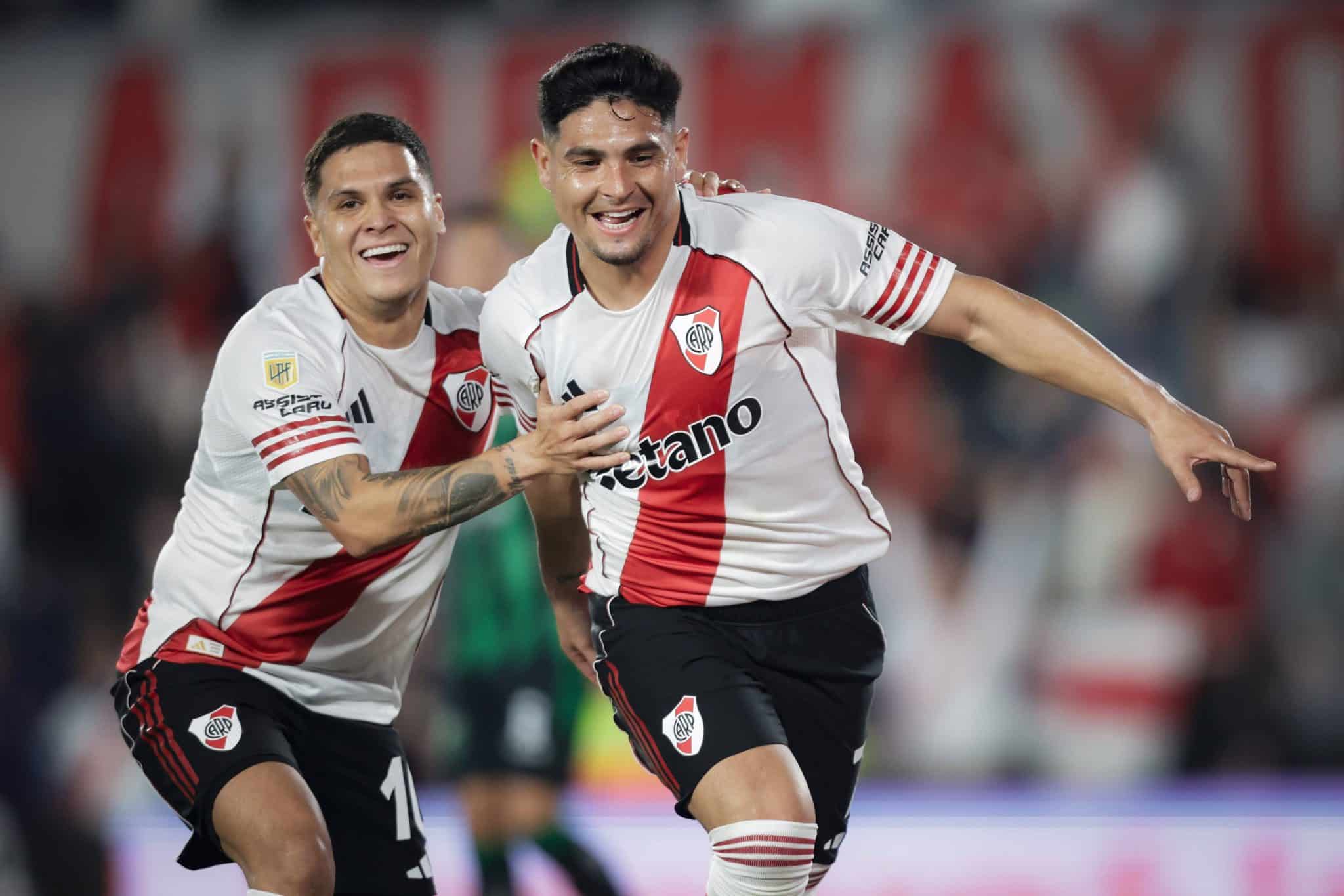 Jogadores do River Plate comemoram gol