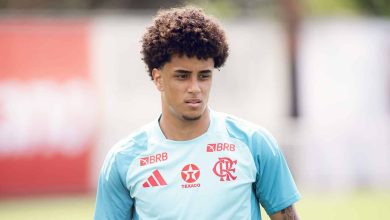 Artilheiro e observado pelo Barcelona: Quem &eacute; o jovem que pode ser relacionado pela primeira vez no Flamengo