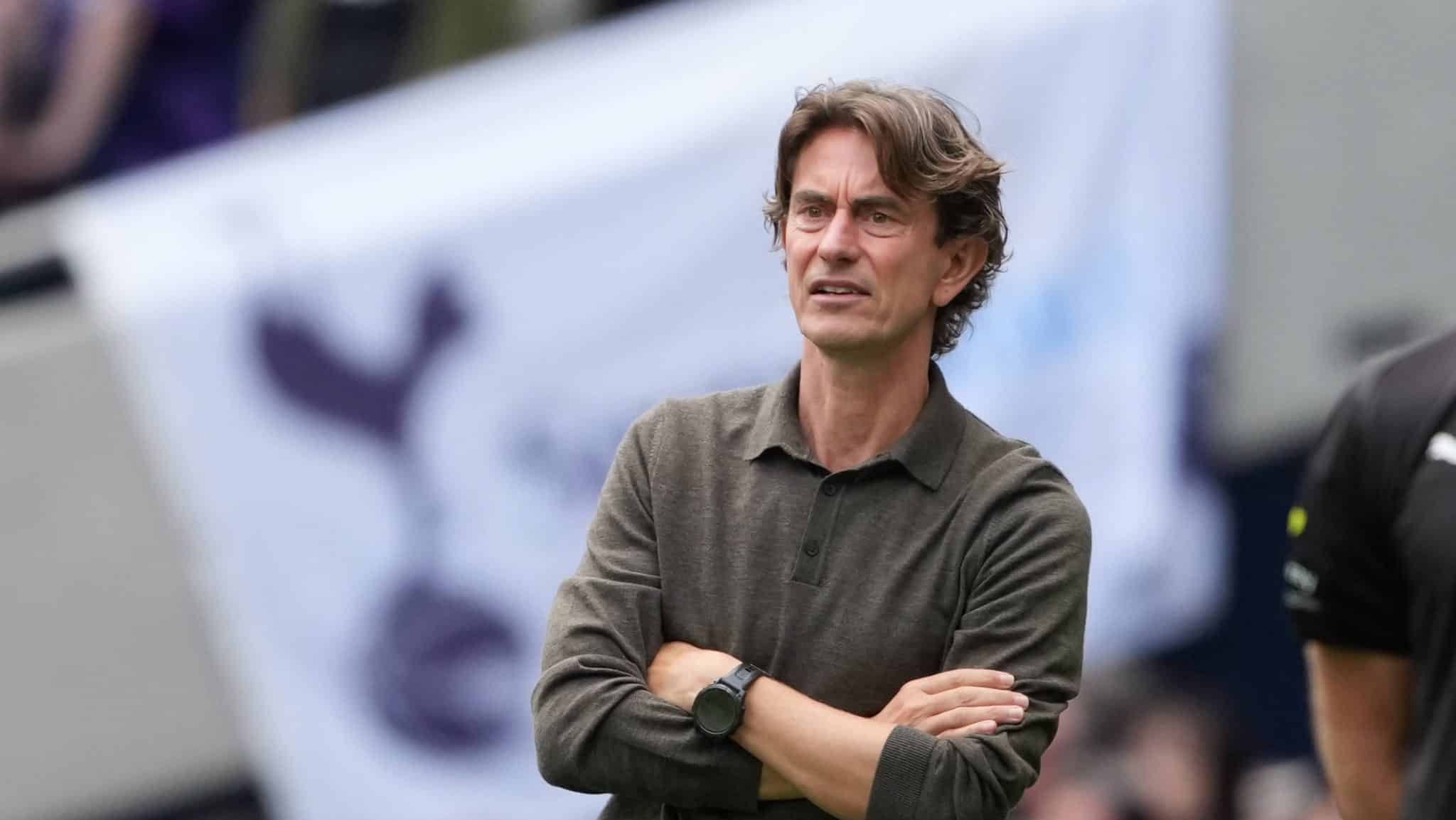 &lsquo;Isso d&oacute;i demais&rsquo;: T&eacute;cnico do Tottenham &eacute; ignorado por jogadores e faz cr&iacute;tica ap&oacute;s derrota