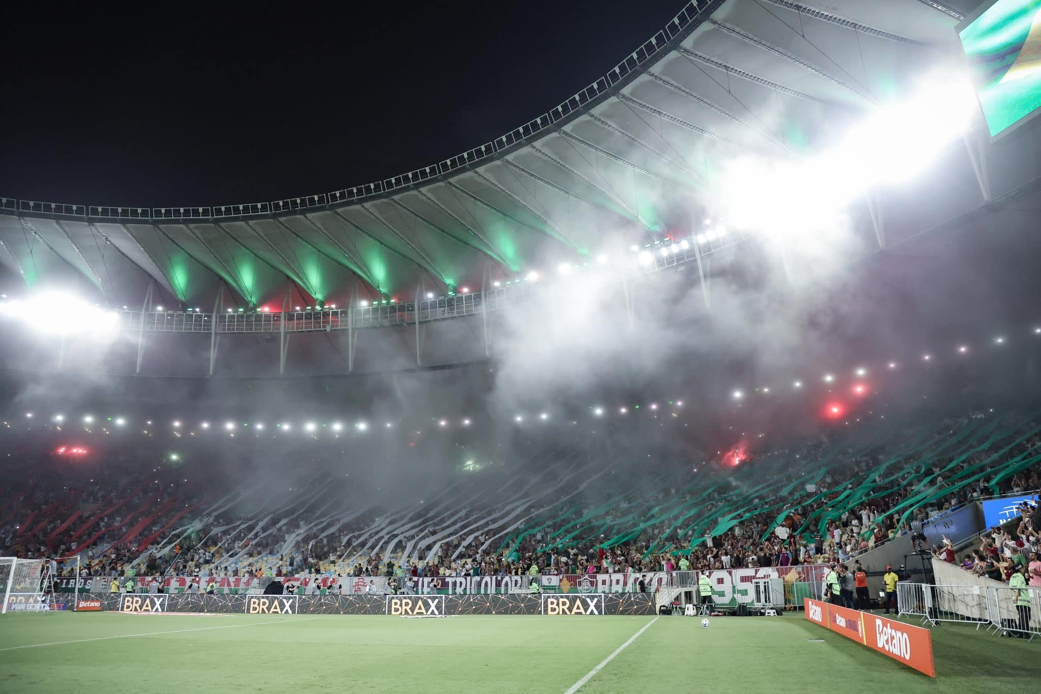 Festa da torcida do Fluminense no Maracan&atilde;