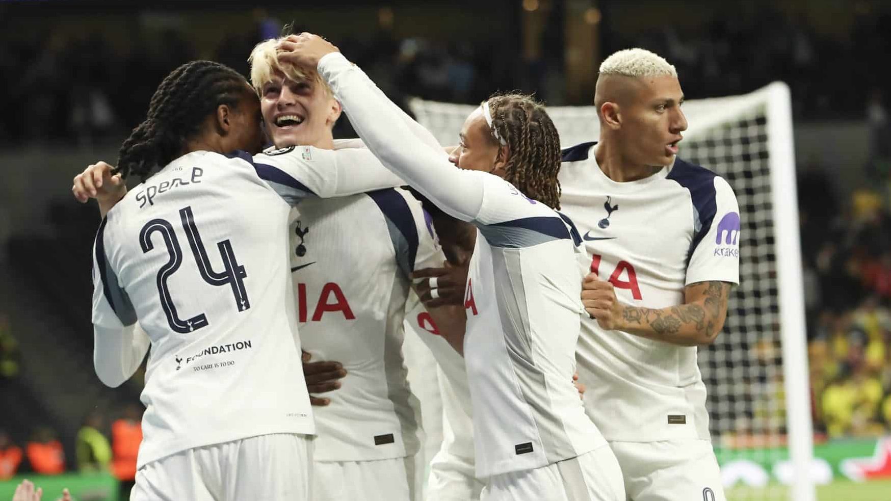 Goleiro brasileiro protagoniza franga&ccedil;o e Tottenham estreia com vit&oacute;ria na Champions