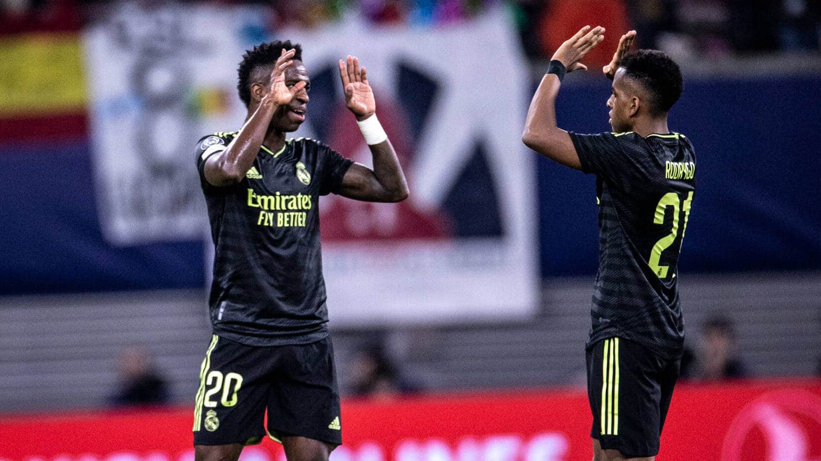 Vini Jr. e Rodrygo em atua&ccedil;&atilde;o pelo Real Madrid (Foto: IMAGO / nogueirafoto)