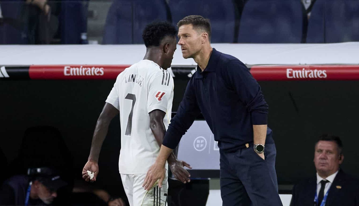 &lsquo;Poderia ter esperado&rsquo;: O novo cap&iacute;tulo do desentendimento entre Vini Jr e Xabi Alonso