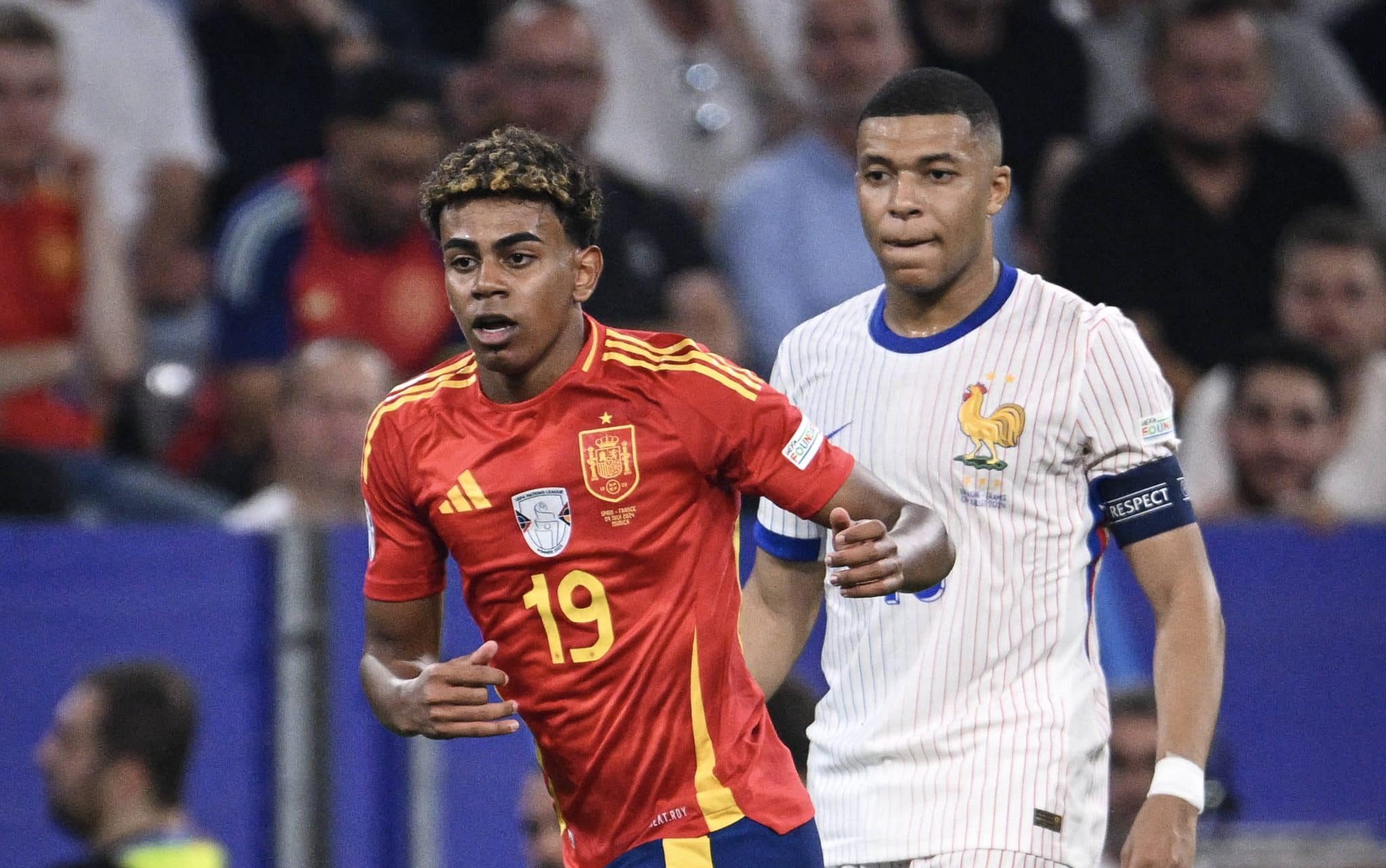 &lsquo;Yamal &eacute; do Barcelona, n&atilde;o posso dizer nada&rsquo;: Mbapp&eacute; ironiza rival na Bola de Ouro e fala sobre sua chance