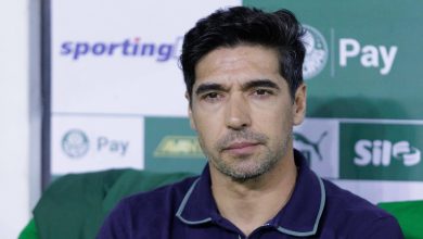 Abel conclama organizada do Palmeiras e acena com bandeira branca – sem esquecer mágoa