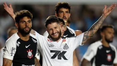 Santos vence o Corinthians de maneira incontest&aacute;vel em noite de simbiose com a torcida