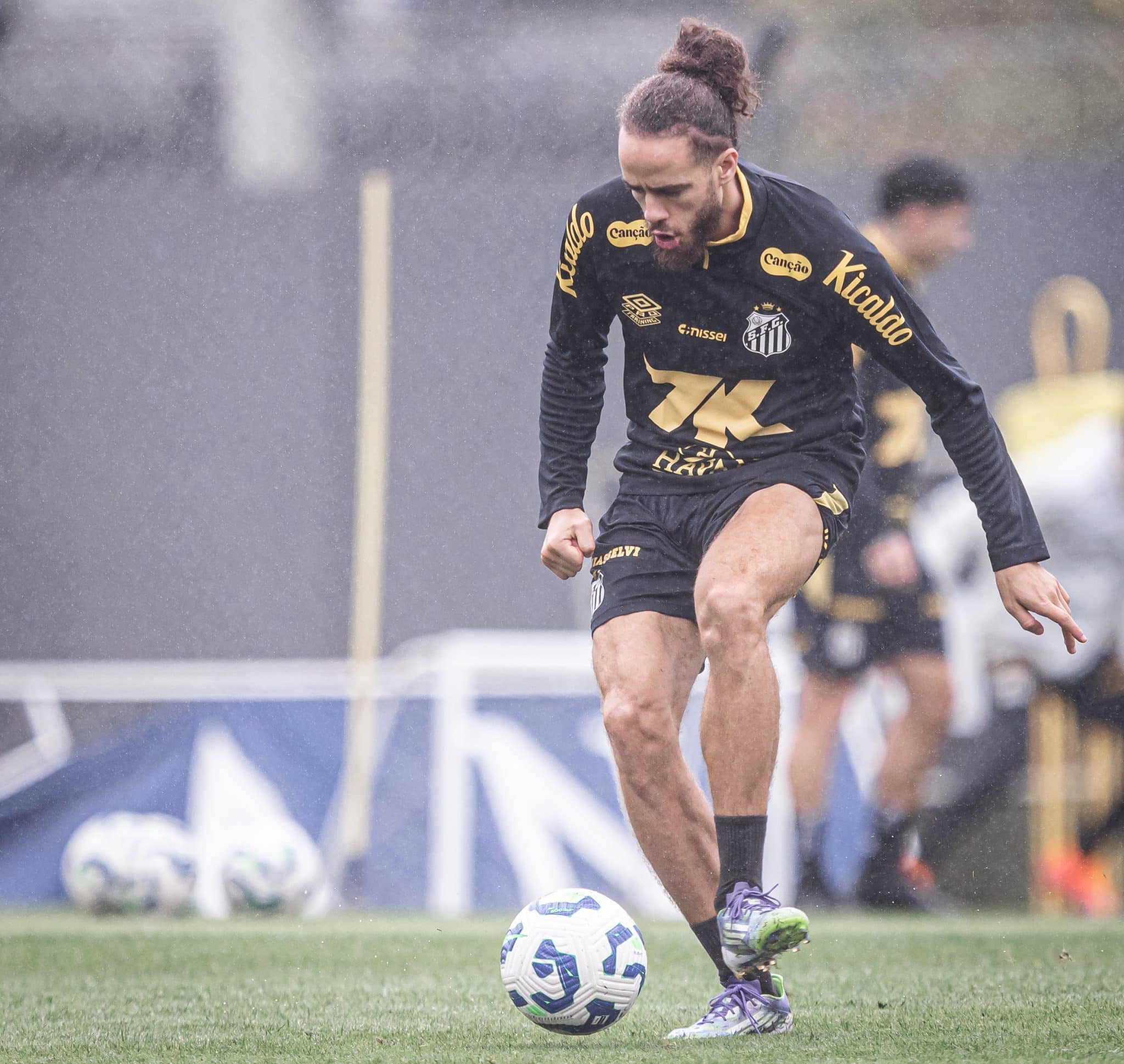 Billal Brahimi no treinamento do Santos do dia 09/10/2025