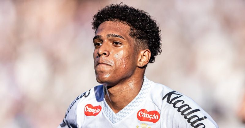 Souza mostra que preferência de Vojvoda por Escobar na lateral do Santos é bem questionável