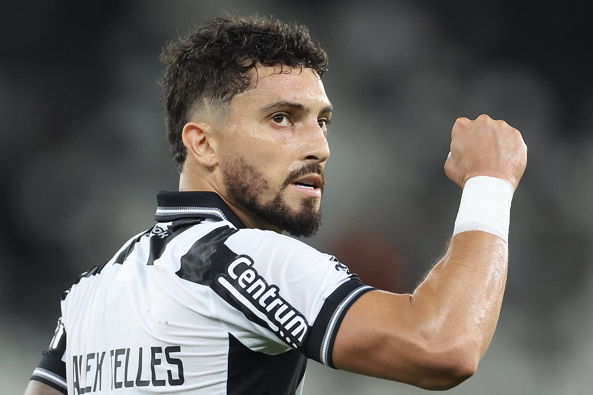 Botafogo trabalha para ter Telles e Mar&ccedil;al contra o Flamengo (Foto: Vitor Silva/BFR)