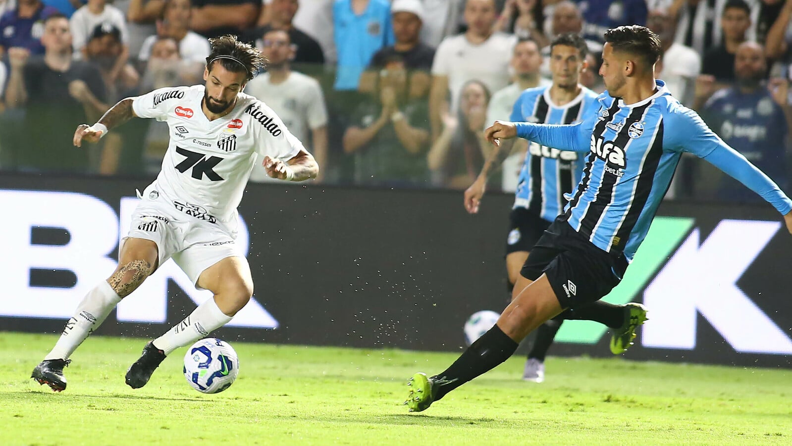 Incapacidade ofensiva diante do Gr&ecirc;mio impede o Santos de se ver mais longe do Z4