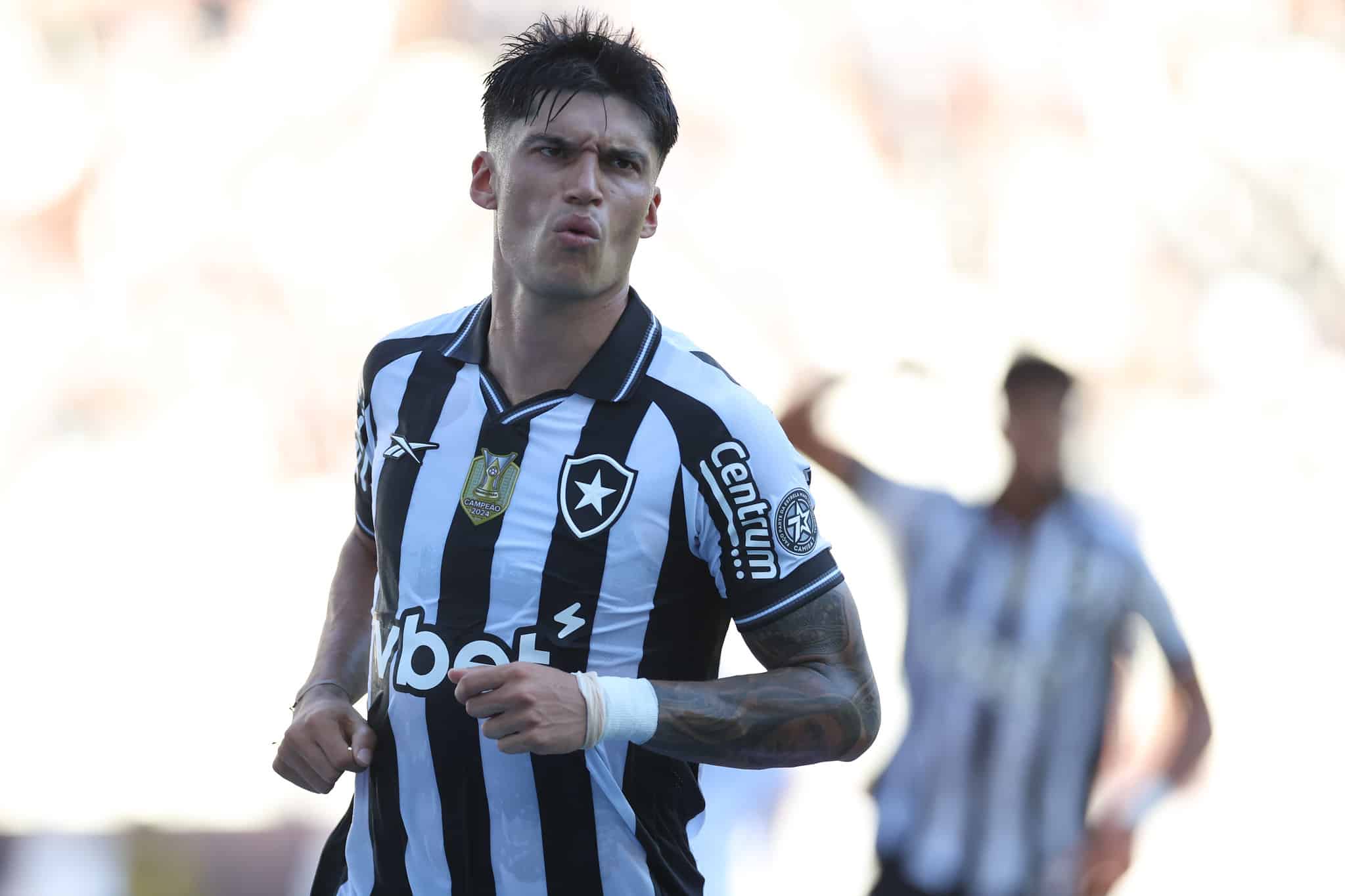 Corr&ecirc;a marcou os dois gols do Botafogo (Foto: Vitor Silva/Botafogo)