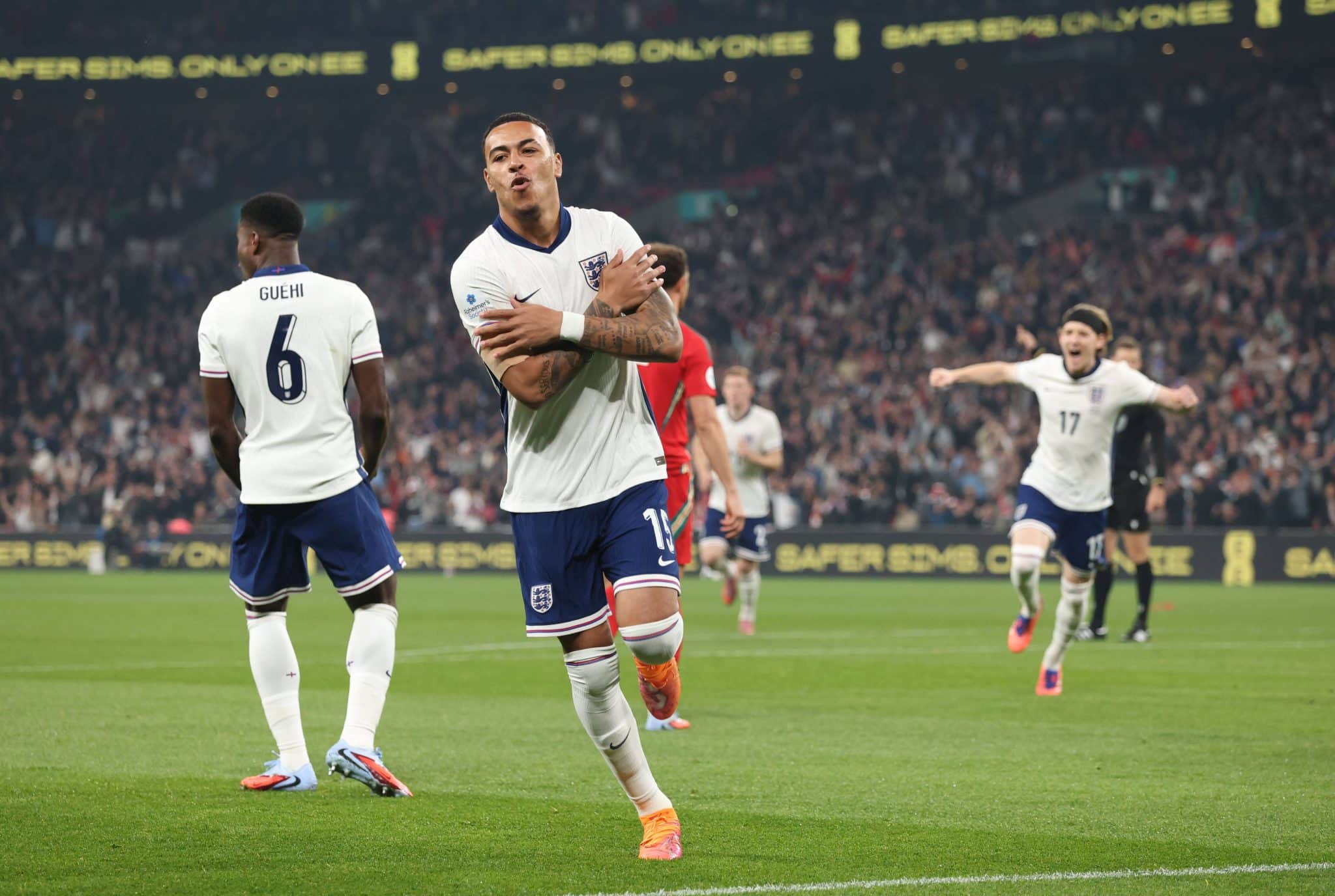 Morgan Rogers comemora gol pela Inglaterra