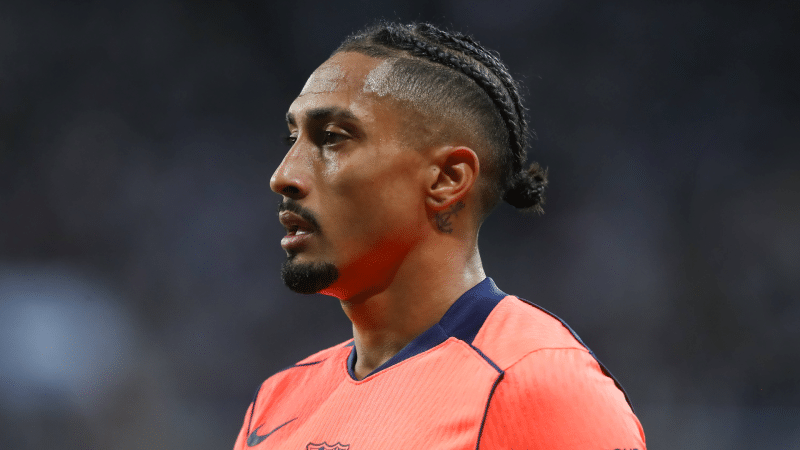 Como Raphinha foi protagonista no vestiário do Barcelona após derrota para o Real Madrid?