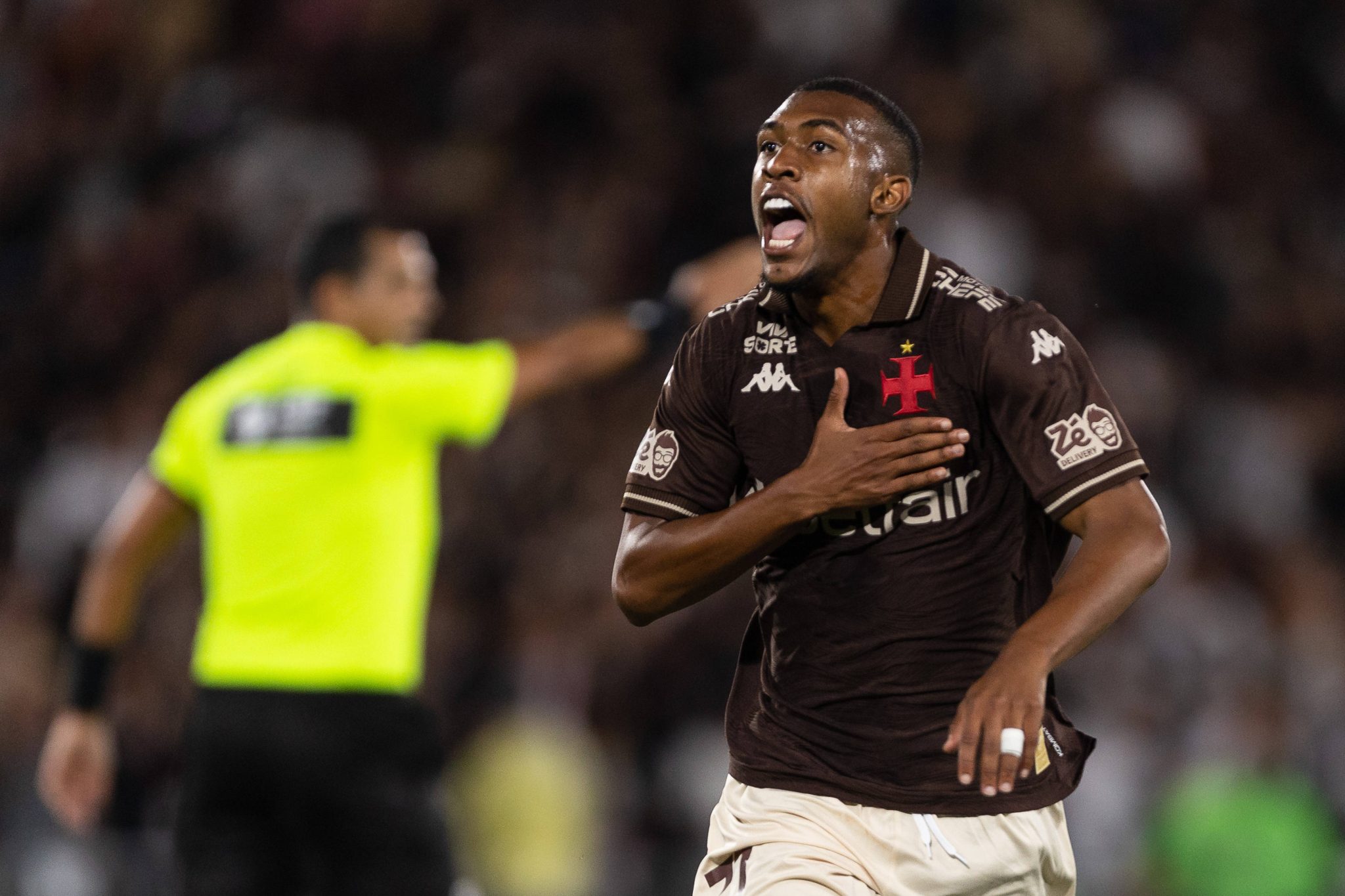Rayan abriu o placar para o Vasco contra o Fluminense (Foto: Imago)