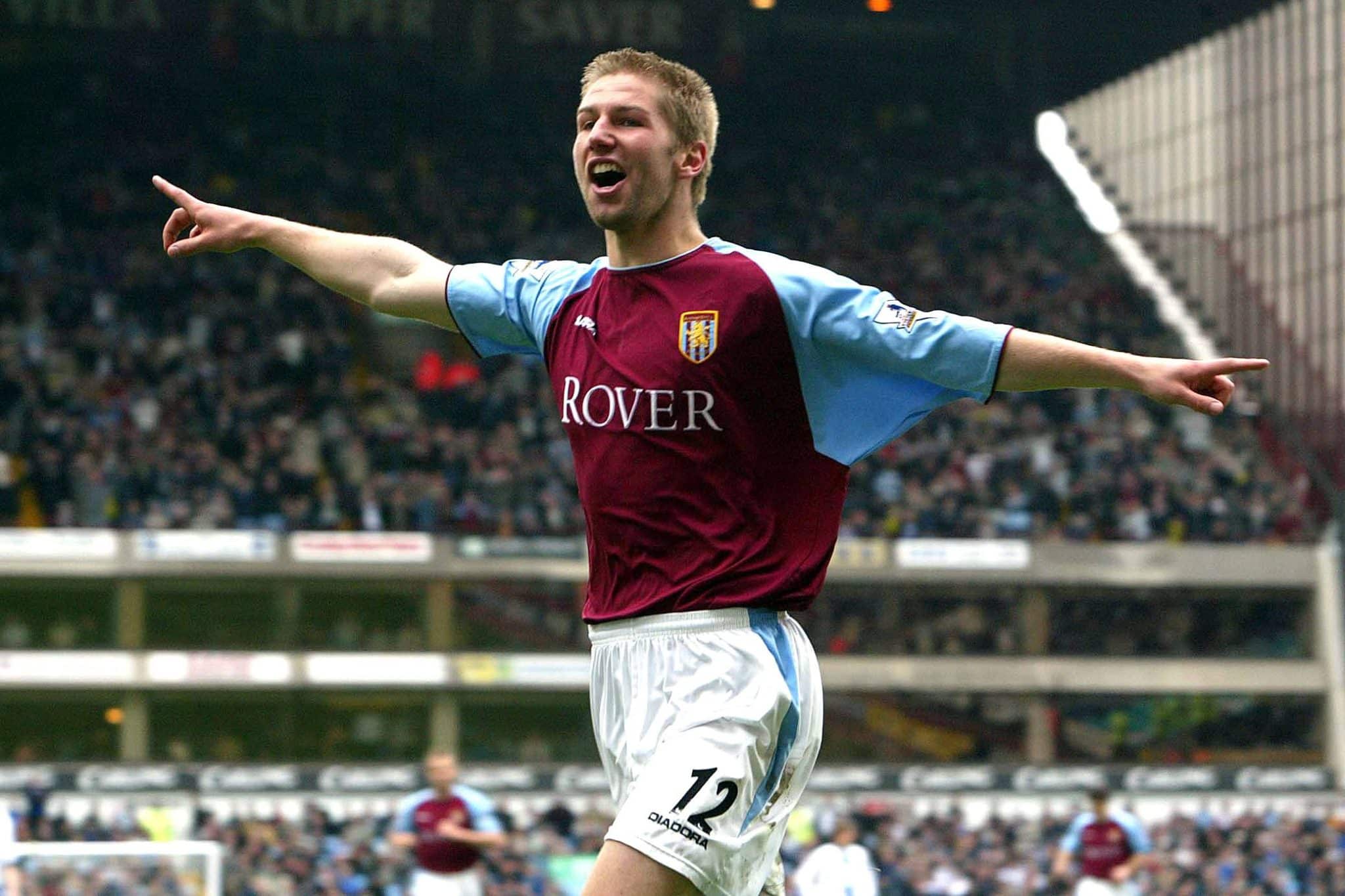 Thomas Hitzlsperger comemora gol pelo Aston Villa
