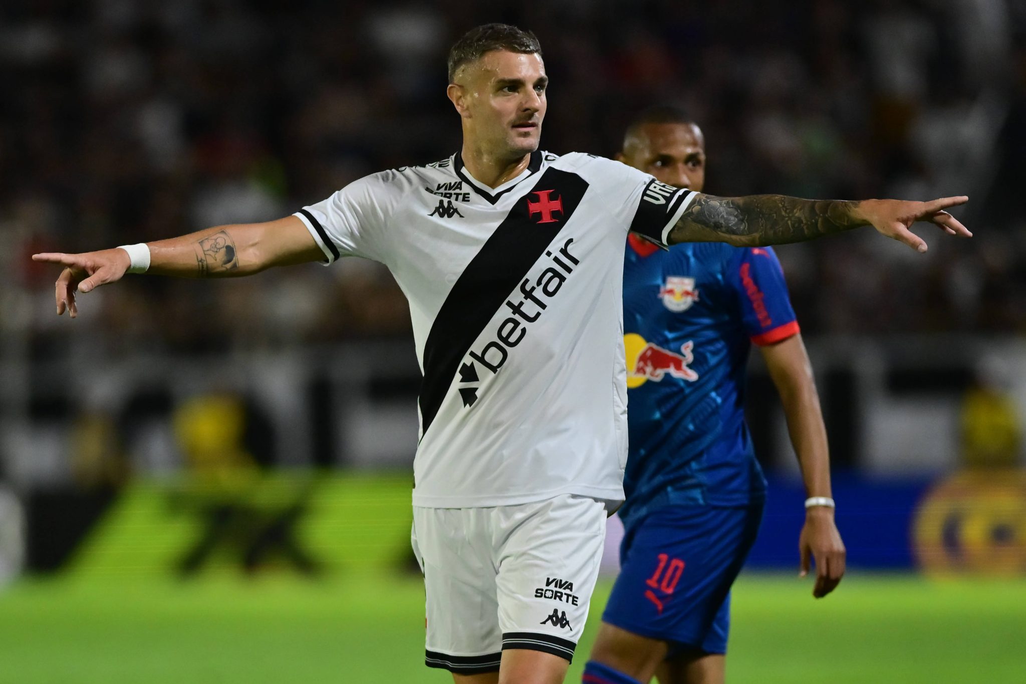 Vegetti encerra seu maior jejum, d&aacute; raz&atilde;o a Diniz e manda recado para a torcida do Vasco