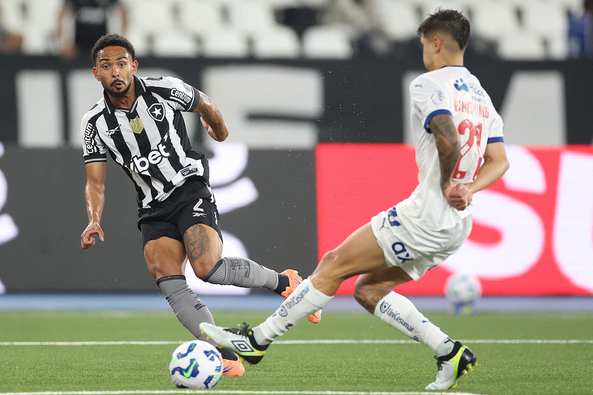 Vitinho voltou a jogar bem pelo Botafogo (Foto: Vitor Silva/Botafogo)