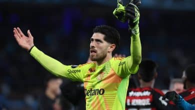Após ‘atuação soberba’ pelo Flamengo, Rossi ganha apoio de Filipe Luis por sonho antigo