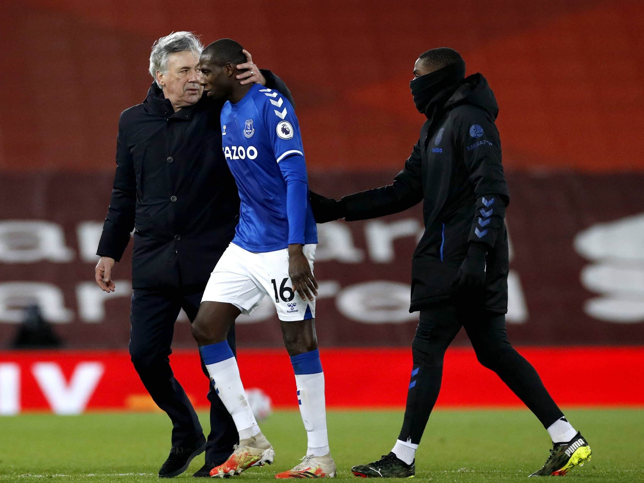 Ancelotti e Doucoure ap&oacute;s jogo do Everton em 2021