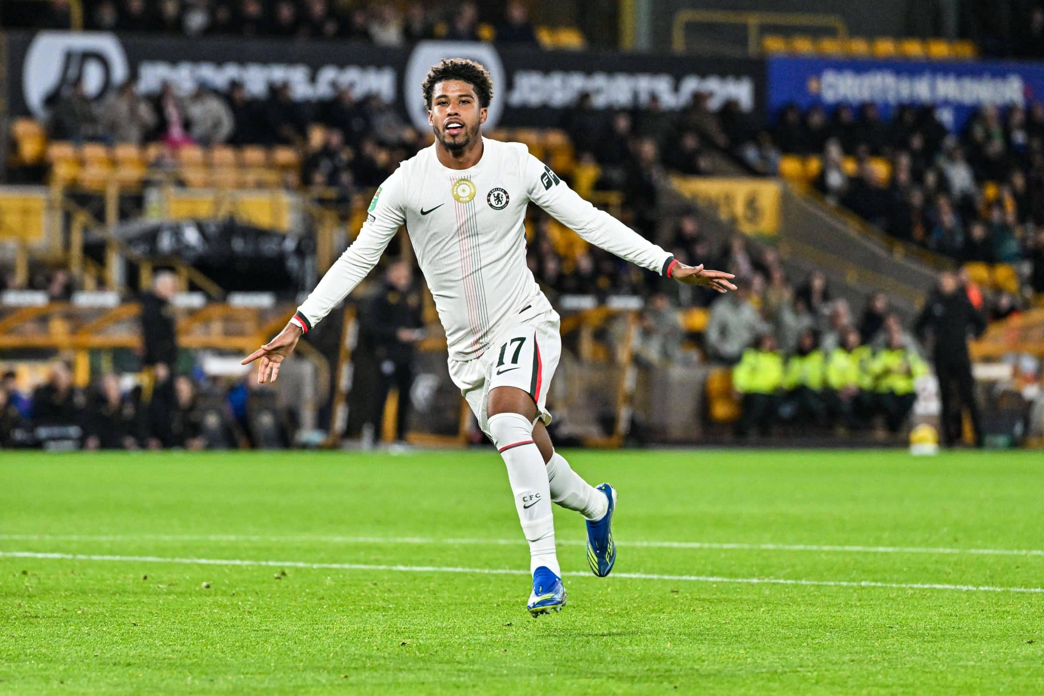 Andrey Santos celebra gol pelo Chelsea 