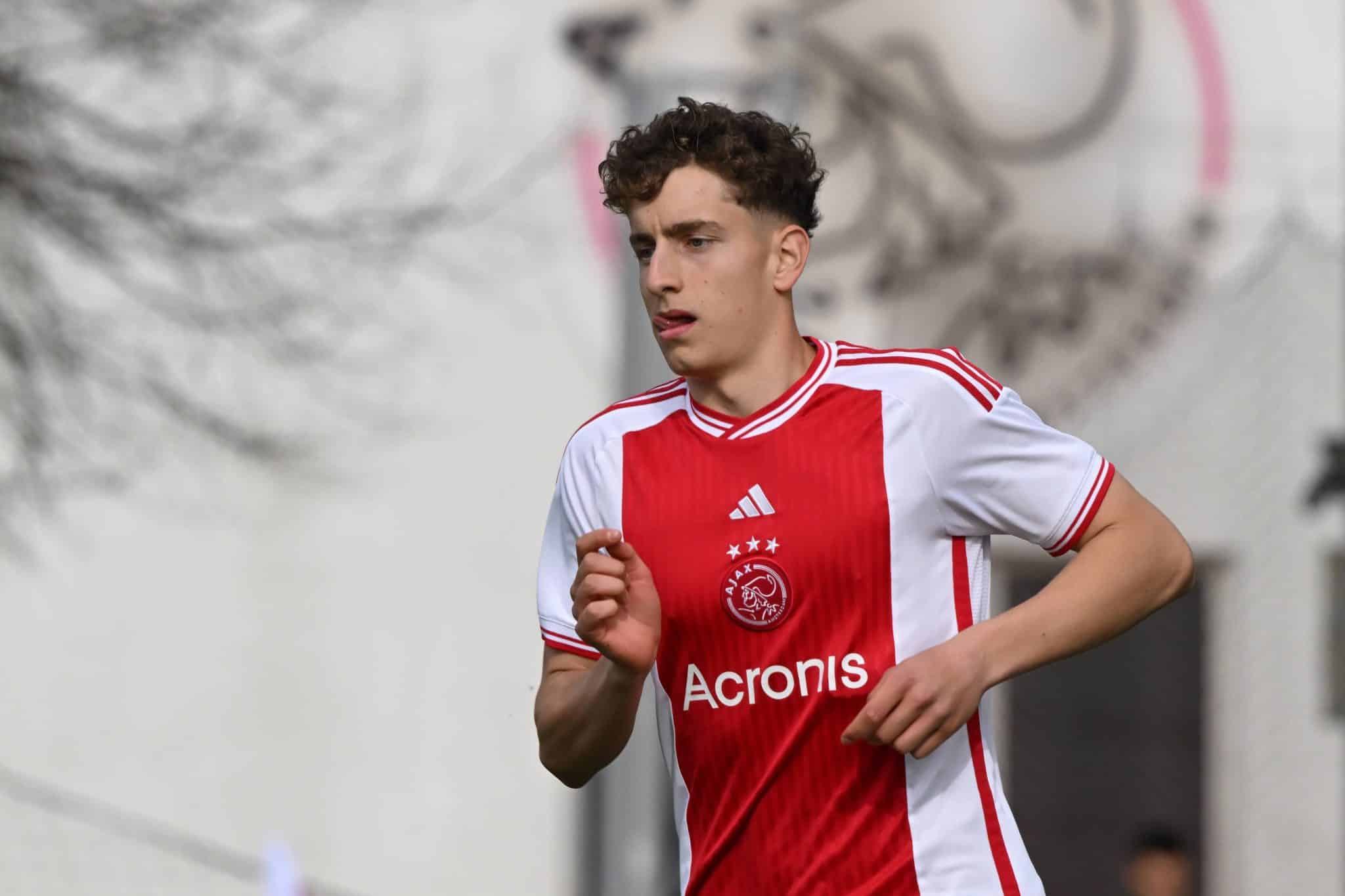 Bendeg&uacute;z Kov&aacute;cs pelo Ajax (Foto: Imago)