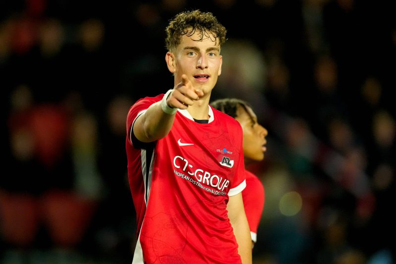 ‘Possui muitas qualidades técnicas’: Quem é o jovem atacante que encanta a Europa?